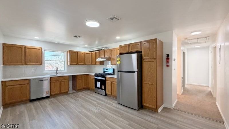 360 Broad St - Photo 4 of 15