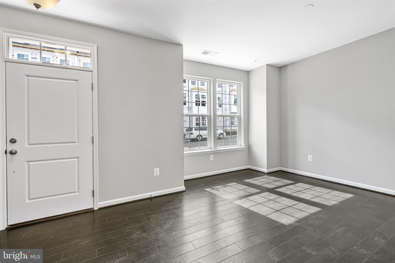 104 Gallop Dr - Photo 4 of 31