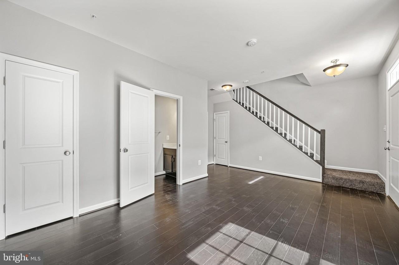 104 Gallop Dr - Photo 5 of 31