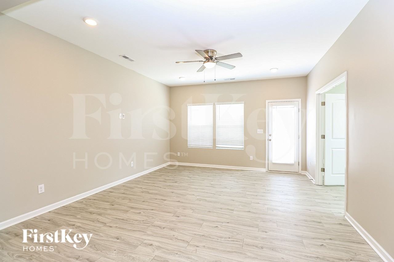 5010 Arbordale Way - Photo 3 of 19