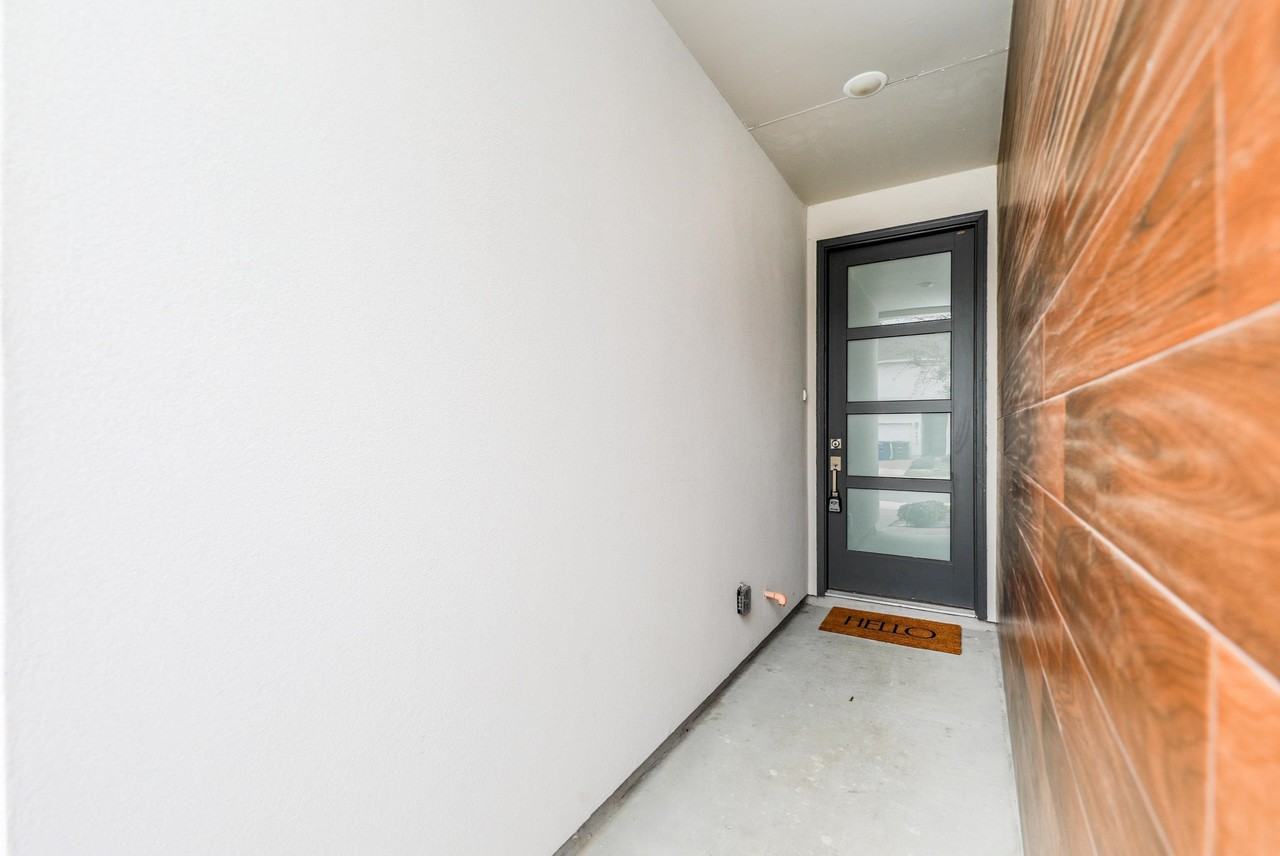 9921 Borna 9921 - Photo 2 of 36