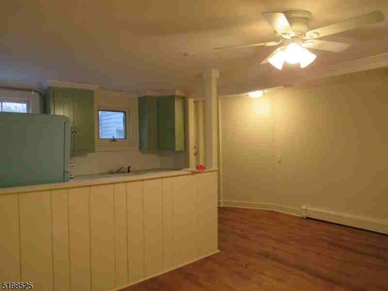 49 Bridge St - Photo 6 of 12