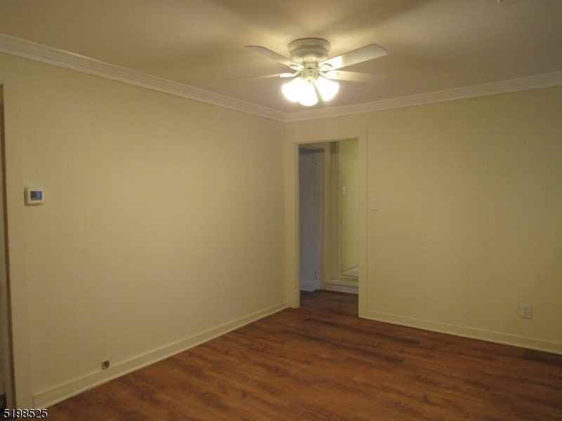 49 Bridge St - Photo 7 of 12