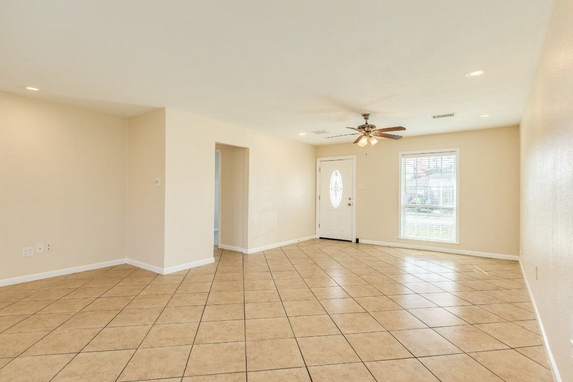 3206 Pine St - Photo 5 of 25