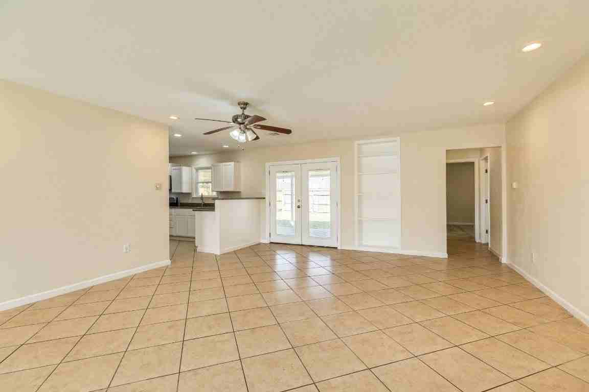 3206 Pine St - Photo 7 of 25