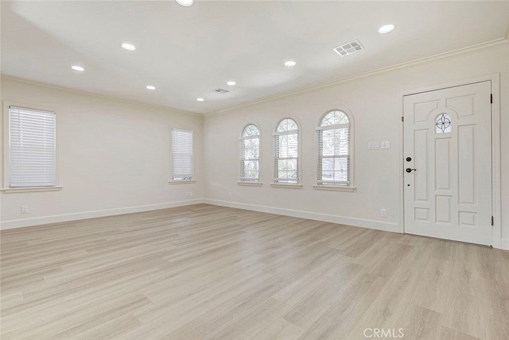 5709 Beck Ave - Photo 5 of 27