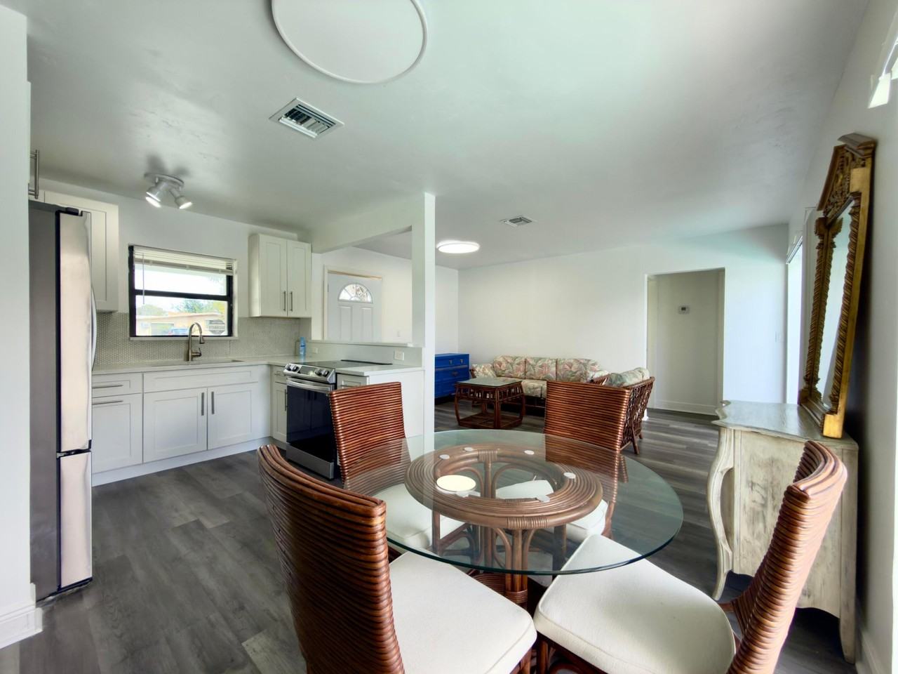 210 Ocean Pkwy - Photo 7 of 29