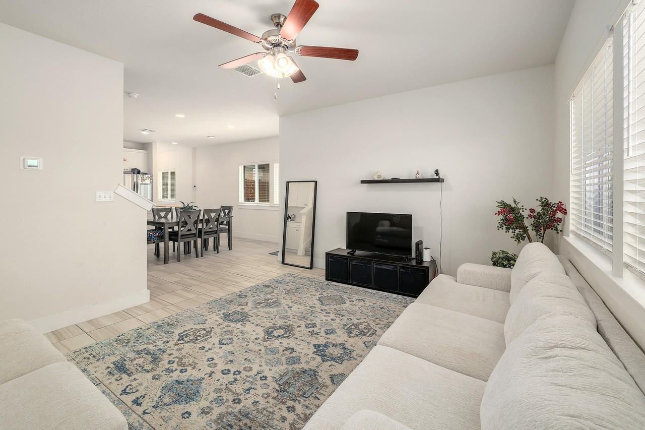 204 Furlong Dr - Photo 3 of 22