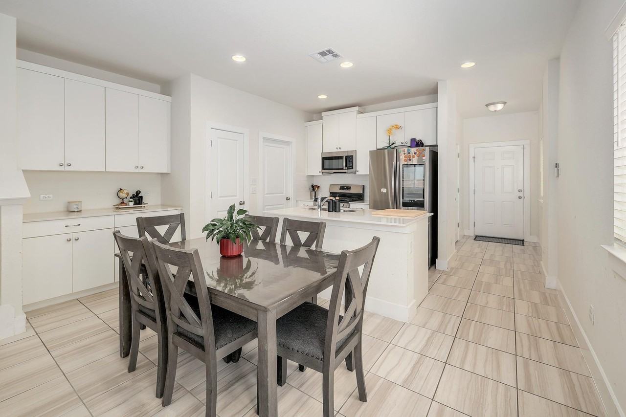 204 Furlong Dr - Photo 4 of 22