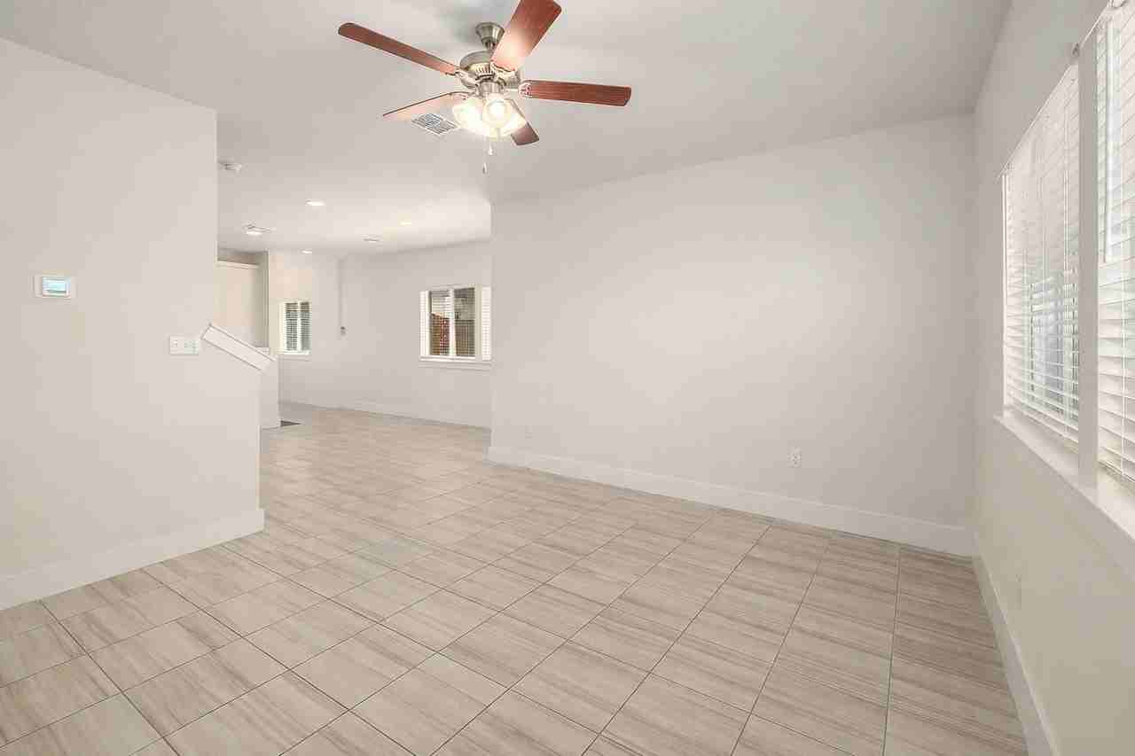 204 Furlong Dr - Photo 5 of 22