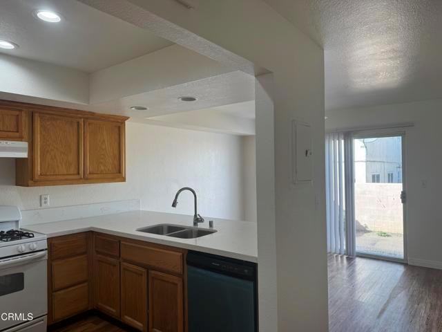 3115 Banning Ave Apt B - Photo 3 of 17