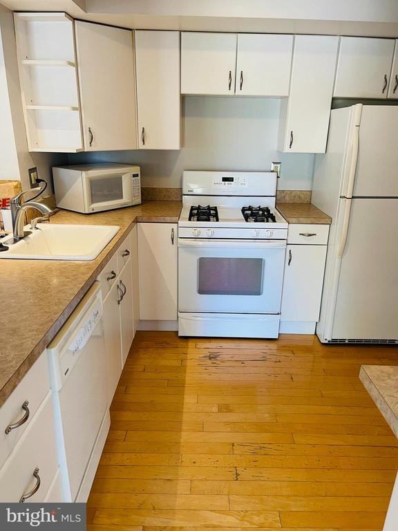 1908 Society Pl - Photo 4 of 25