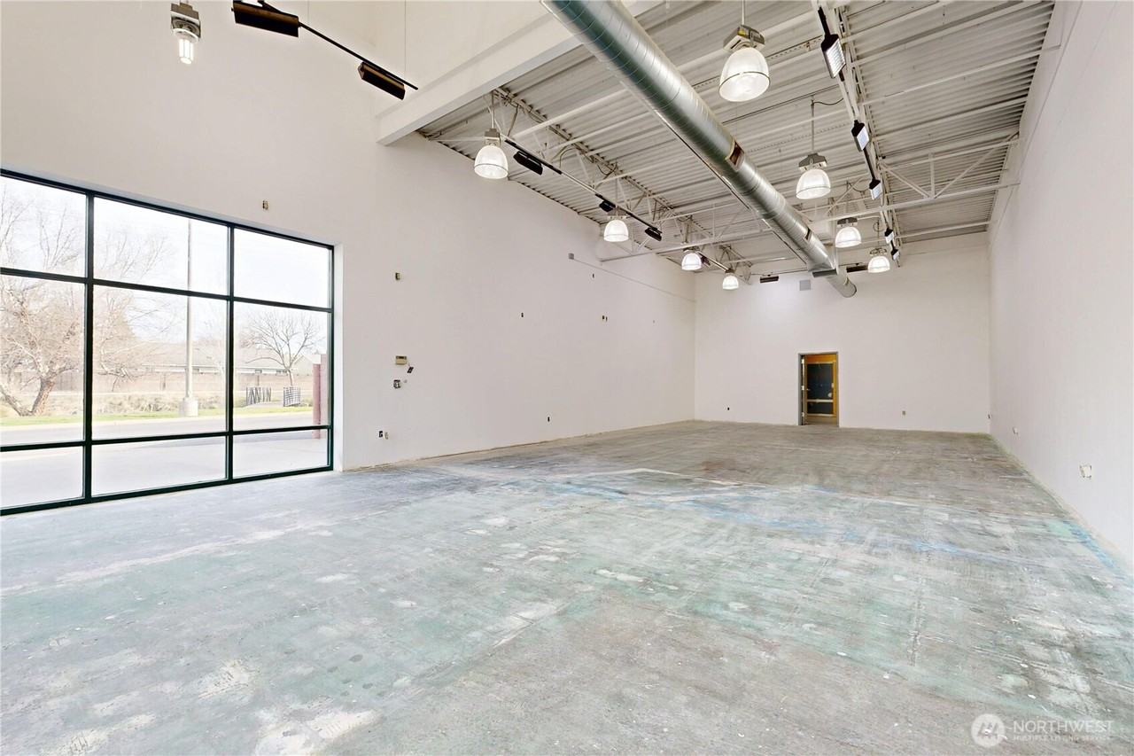 1605 Se Meadowbrook Blvd - Photo 3 of 12