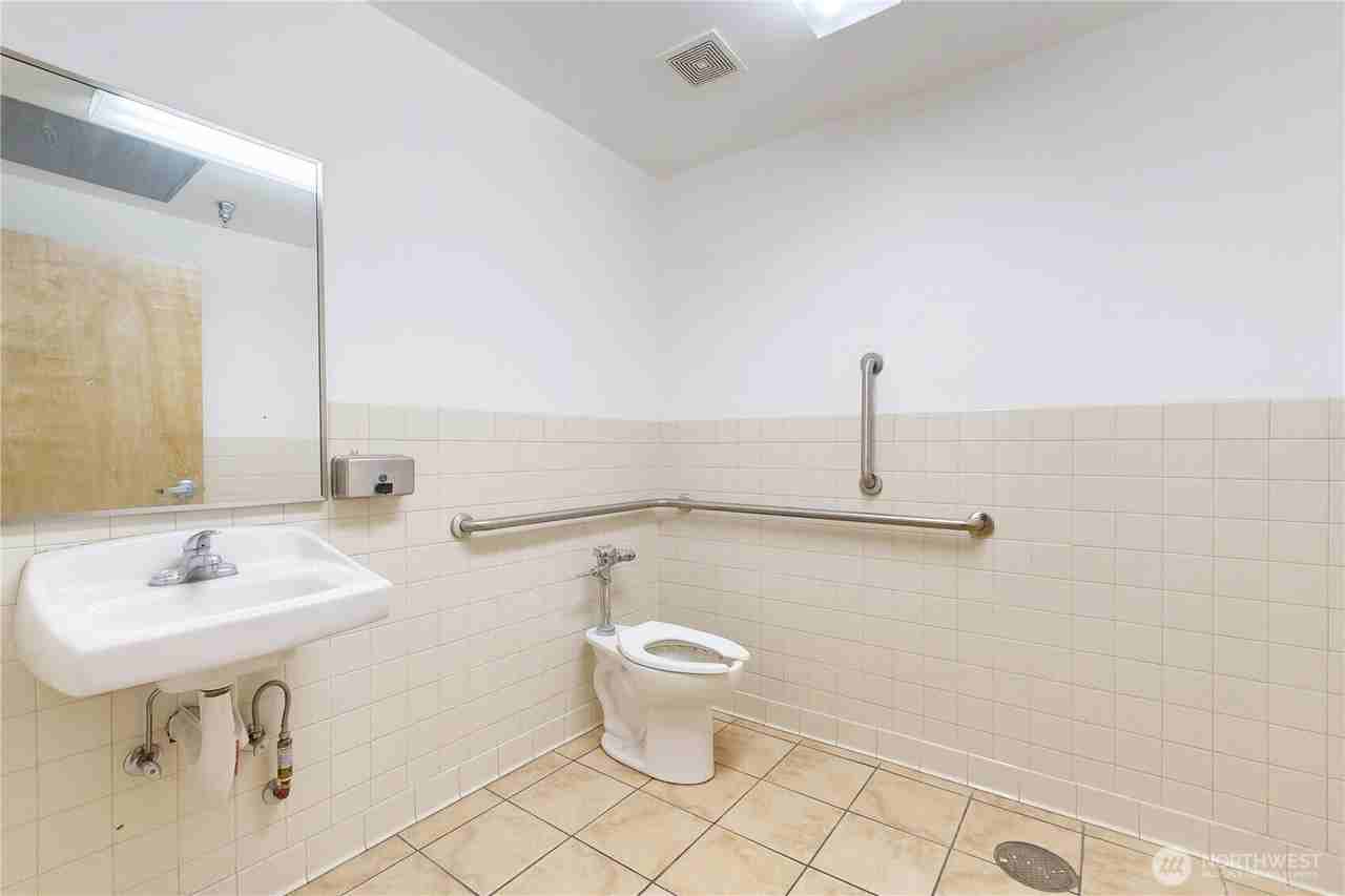 1605 Se Meadowbrook Blvd - Photo 6 of 12