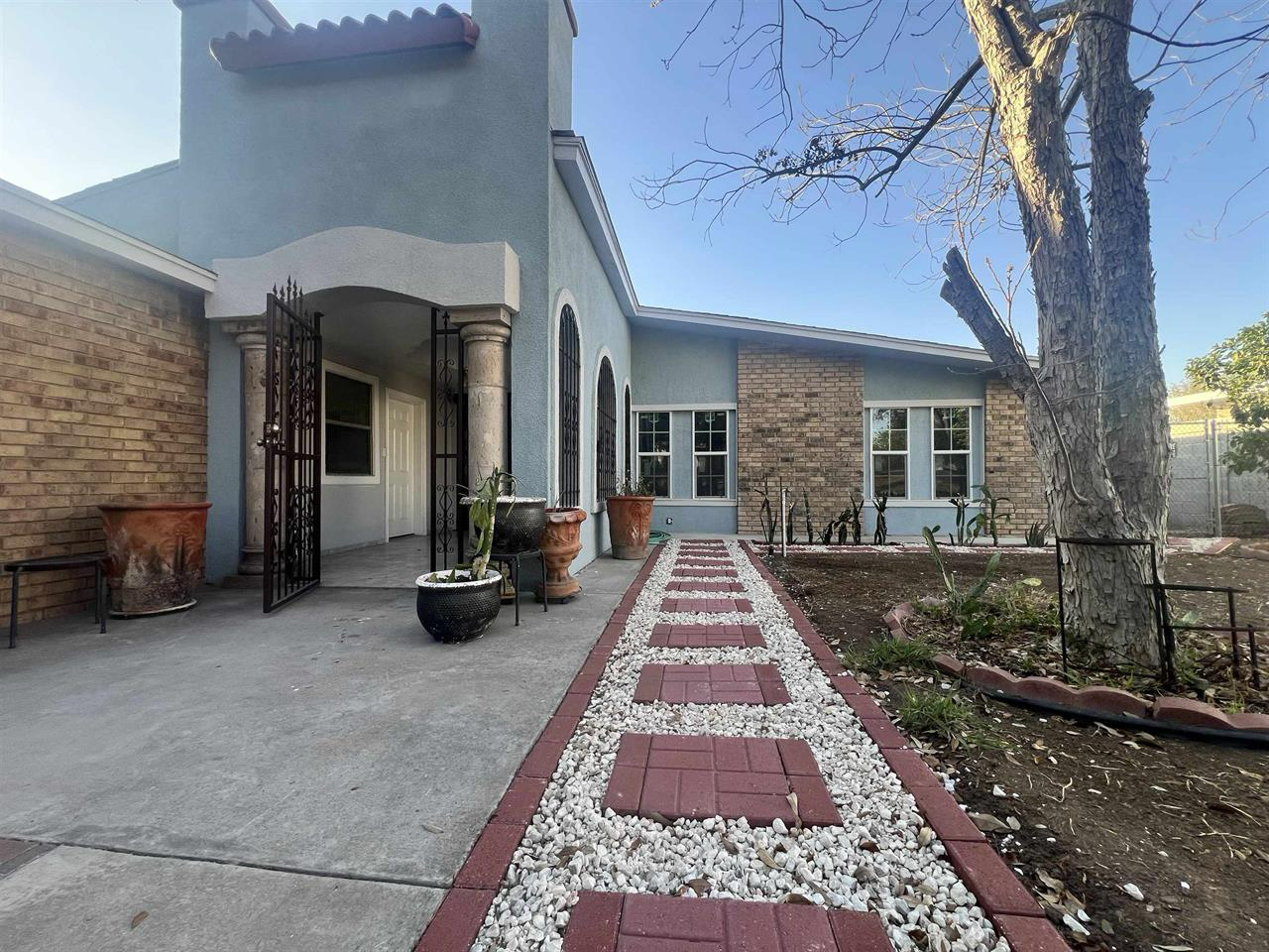 312 Candlewood Rd - Photo 2 of 32