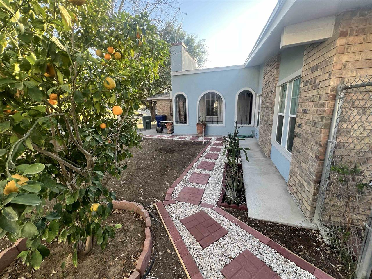 312 Candlewood Rd - Photo 3 of 32