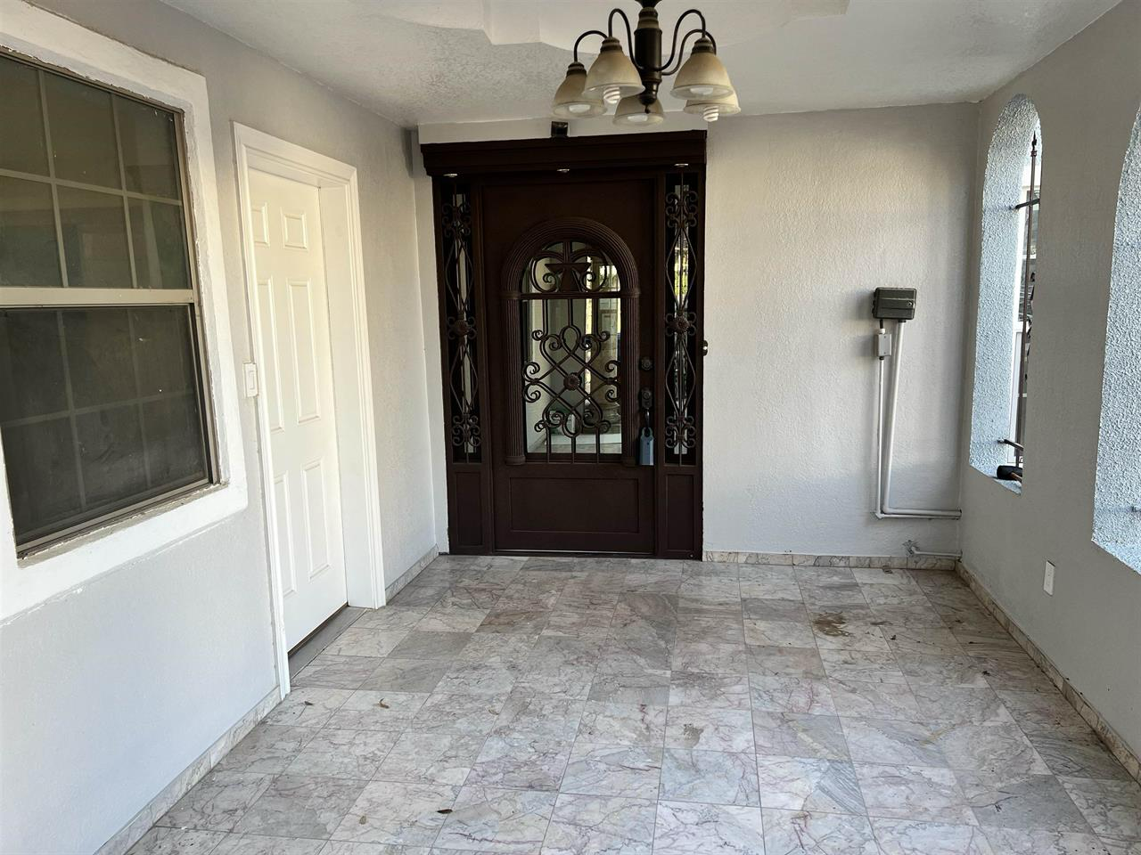 312 Candlewood Rd - Photo 4 of 32