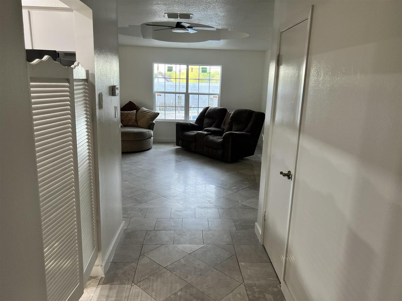 312 Candlewood Rd - Photo 5 of 32