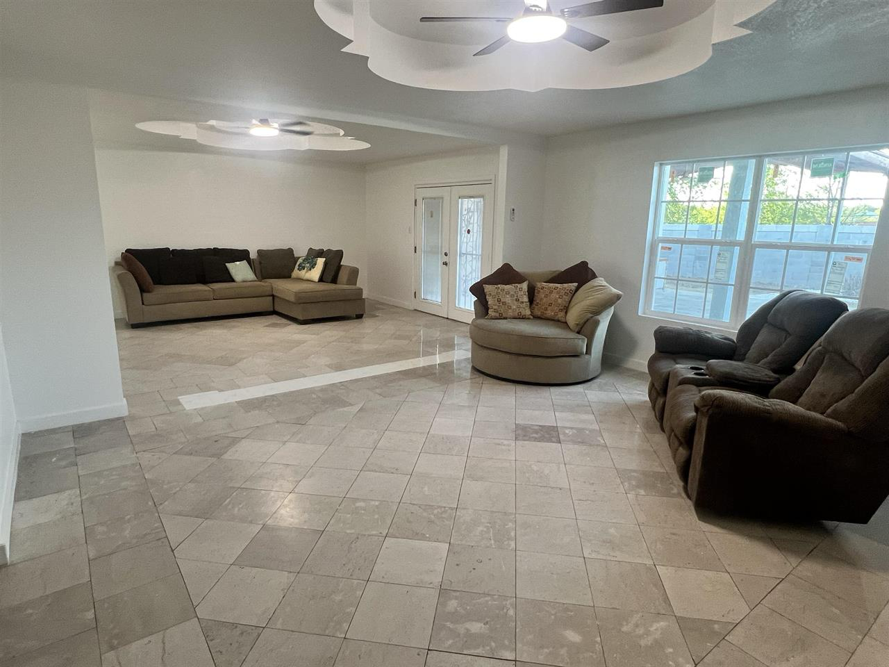 312 Candlewood Rd - Photo 6 of 32