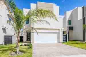 featured image of 7525 Cresta Bella St