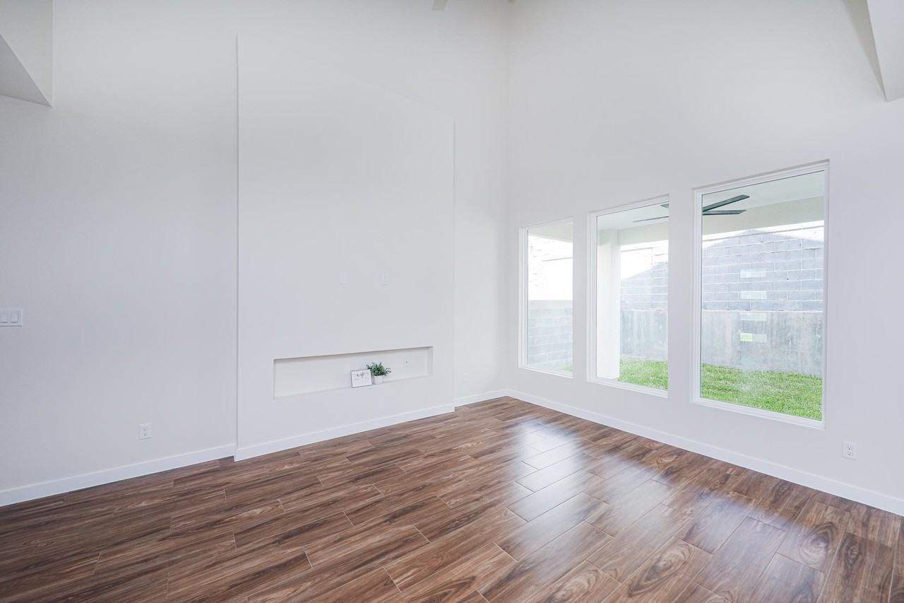 7525 Cresta Bella St - Photo 4 of 38