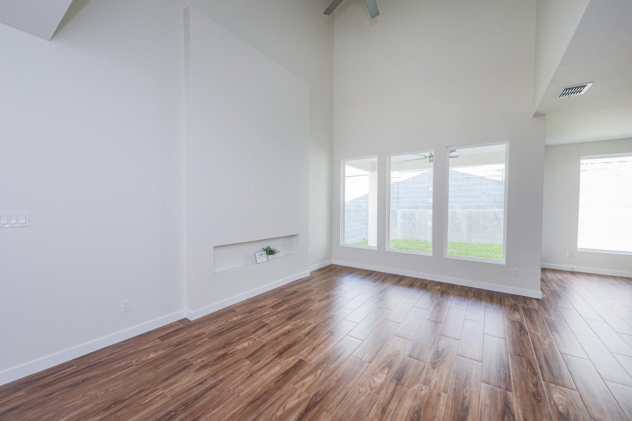 7525 Cresta Bella St - Photo 5 of 38