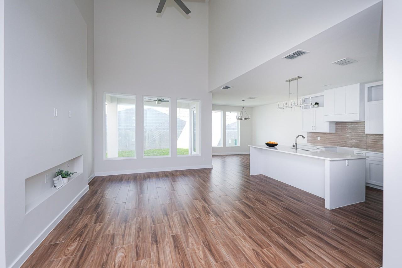 7525 Cresta Bella St - Photo 7 of 38