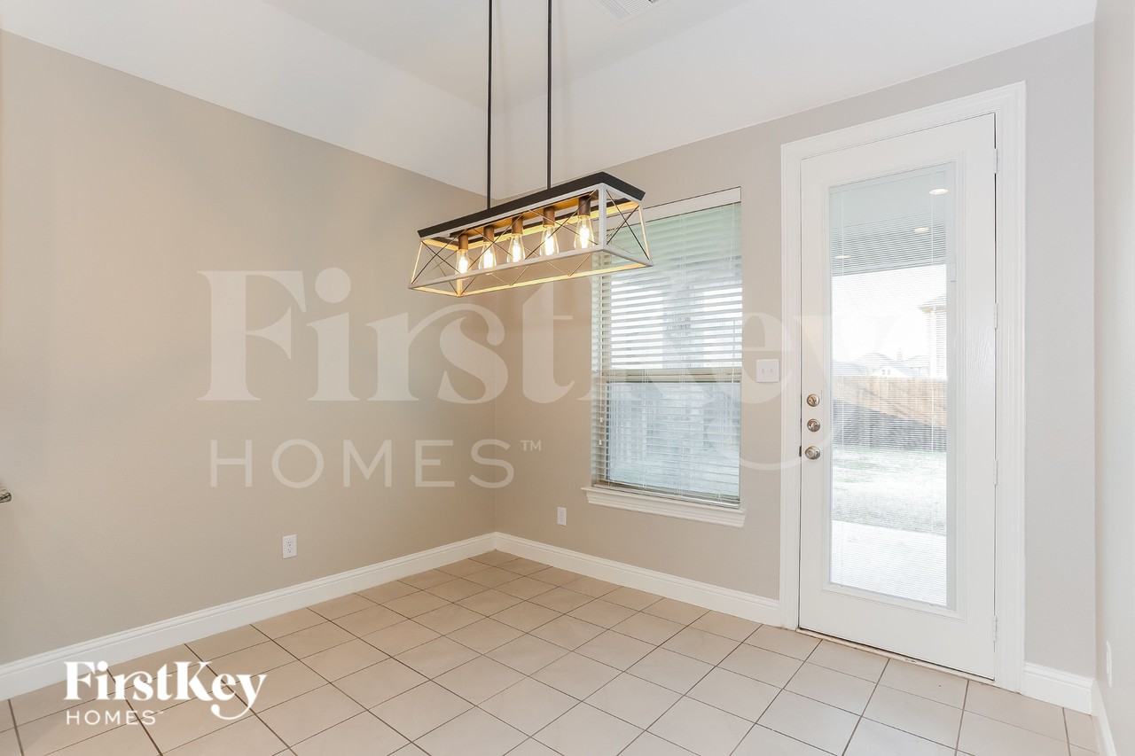 541 Hay Meadow Dr - Photo 5 of 15