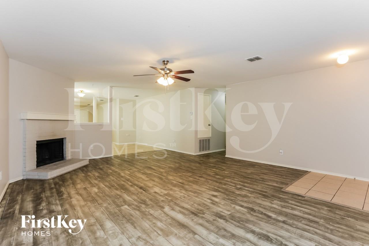 1413 Erin Dr - Photo 3 of 19