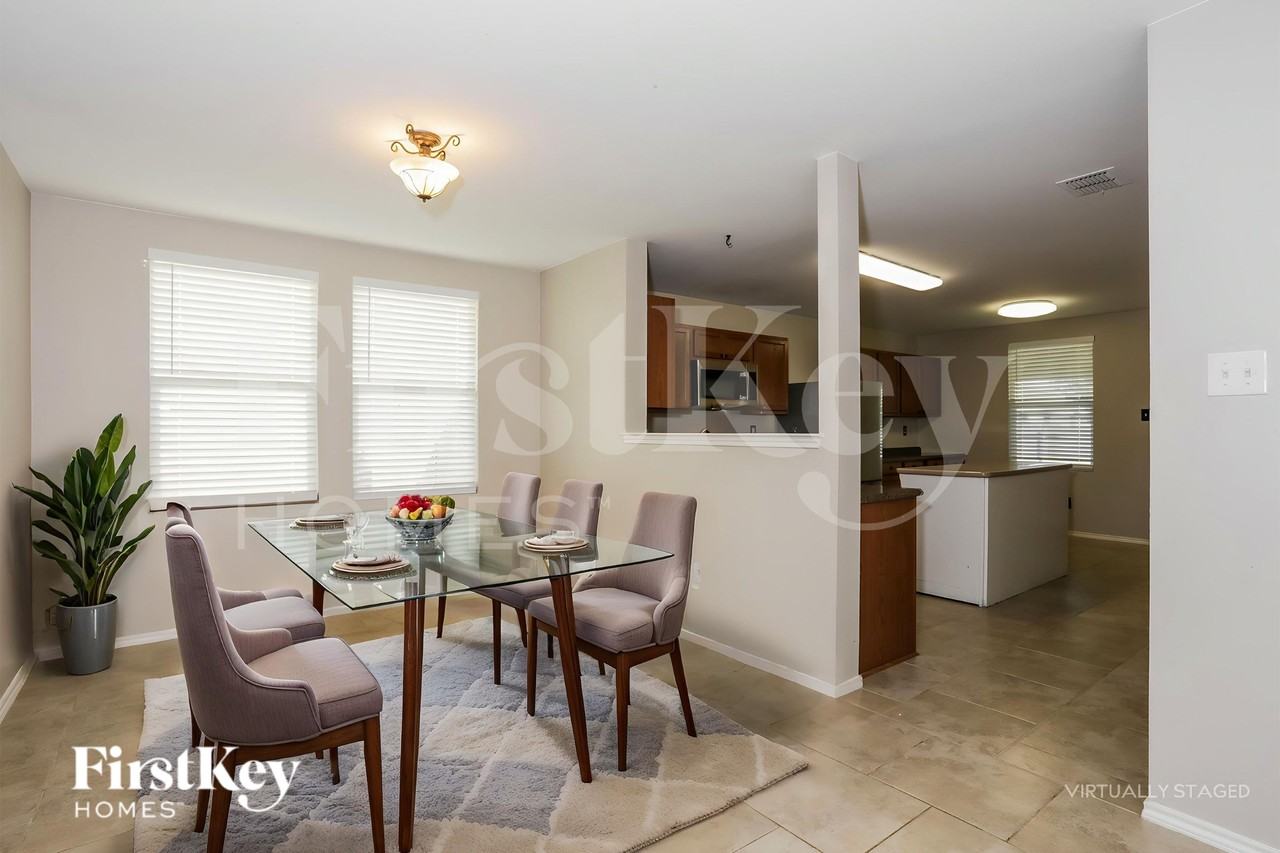 1413 Erin Dr - Photo 6 of 19