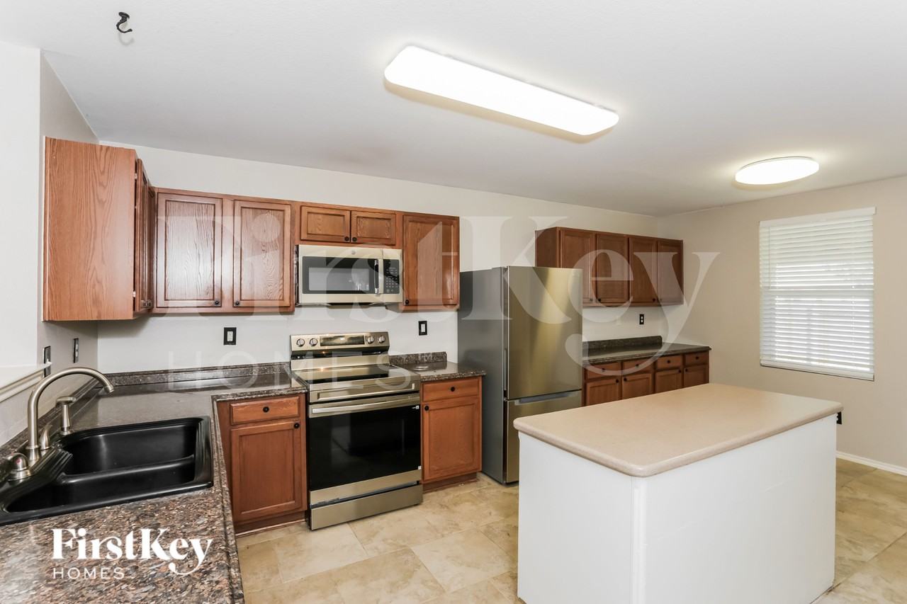 1413 Erin Dr - Photo 7 of 19