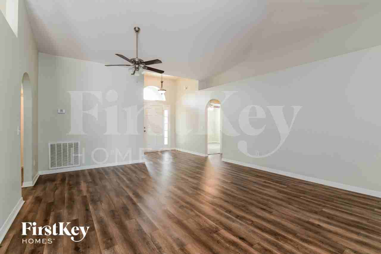 5521 Sycamore Canyon Dr - Photo 3 of 16