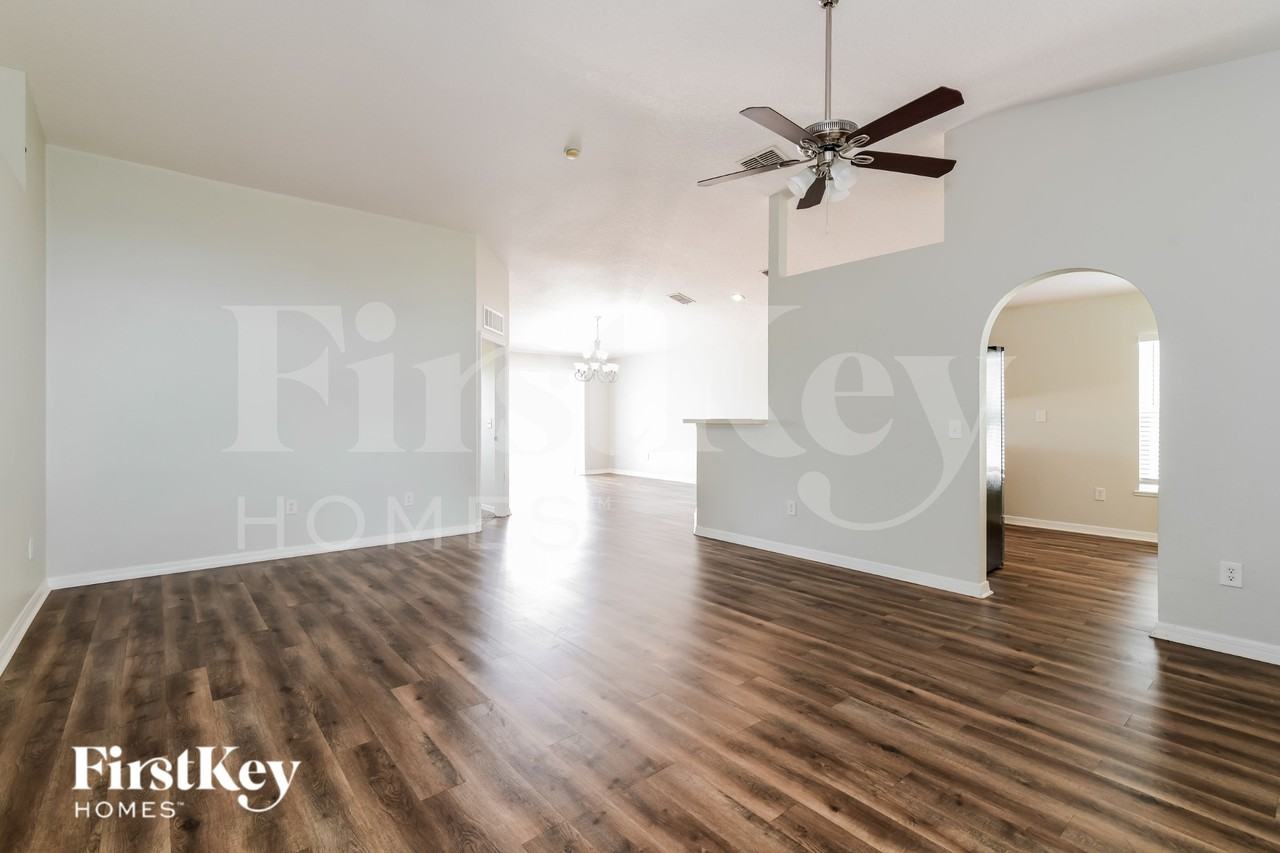 5521 Sycamore Canyon Dr - Photo 4 of 16