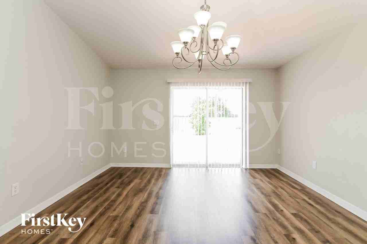 5521 Sycamore Canyon Dr - Photo 5 of 16