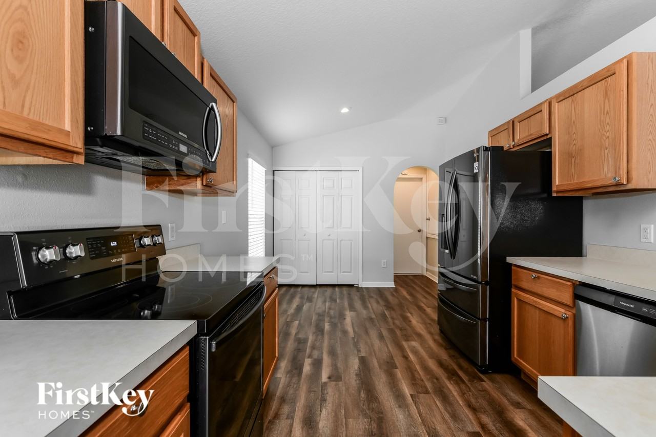 5521 Sycamore Canyon Dr - Photo 7 of 16