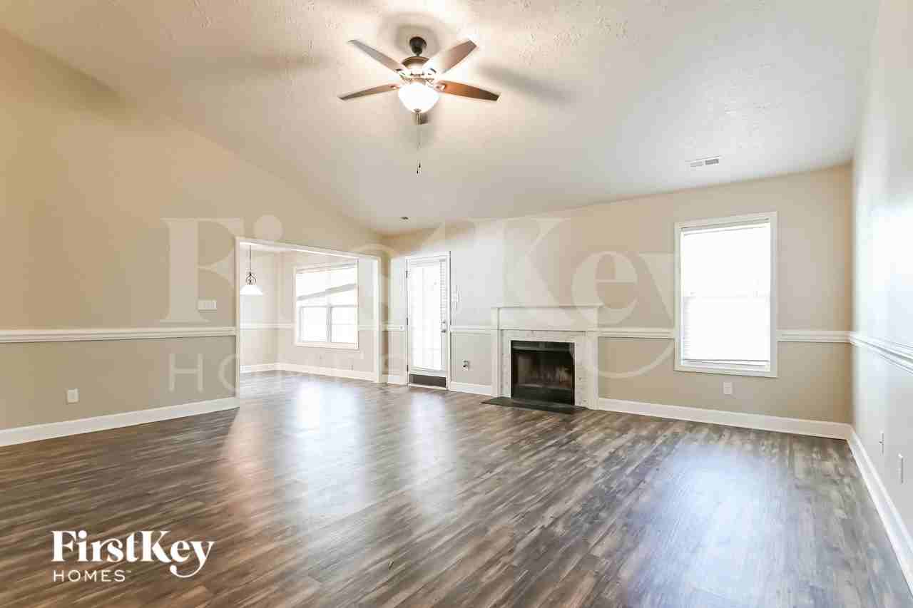 1347 Brompton Ln - Photo 4 of 15