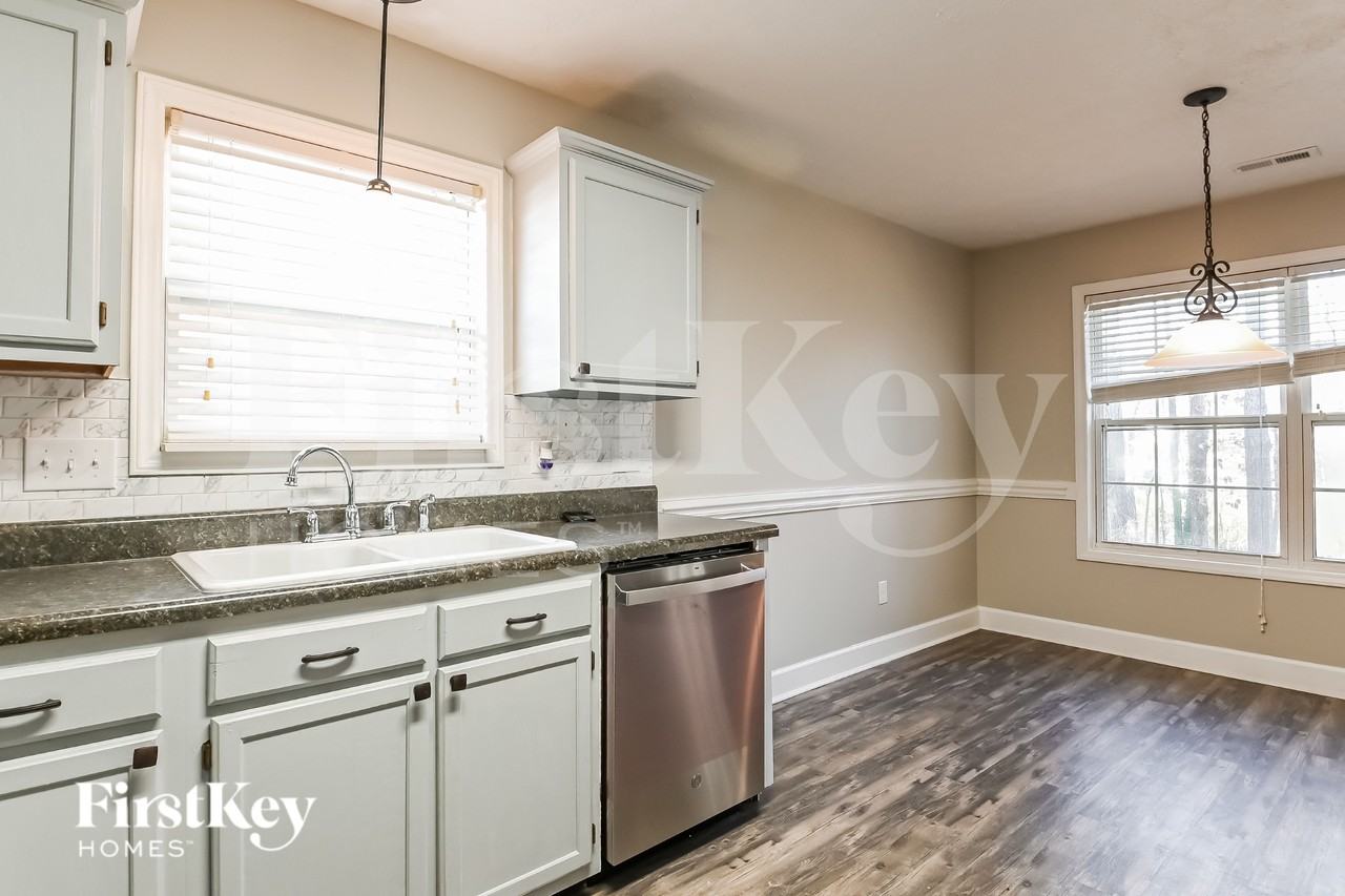 1347 Brompton Ln - Photo 6 of 15