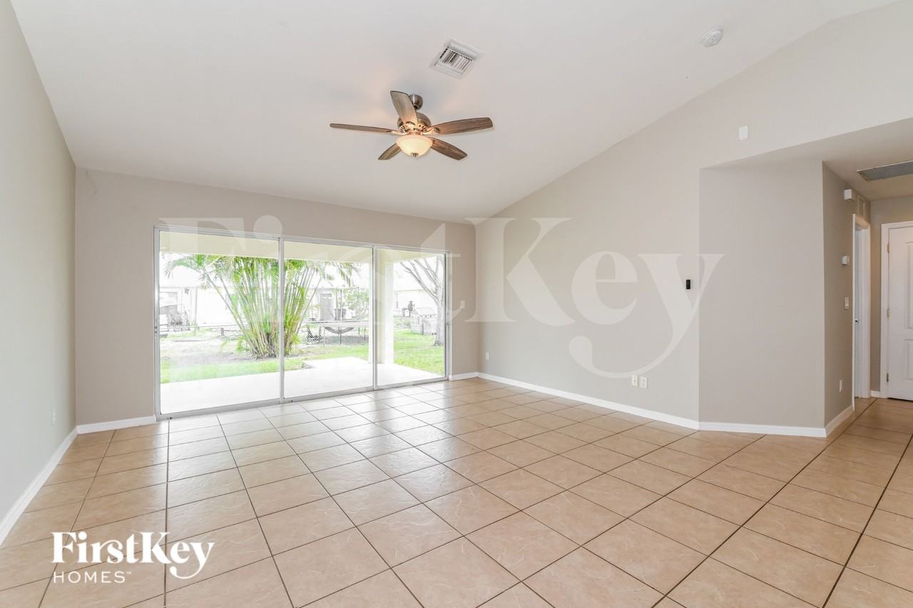 2837 Nw 27th Ave - Photo 3 of 19