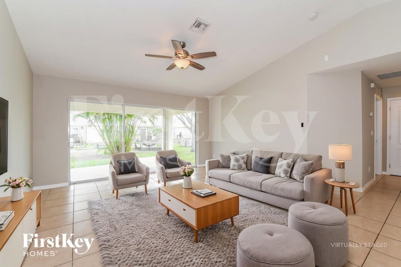 2837 Nw 27th Ave - Photo 4 of 19