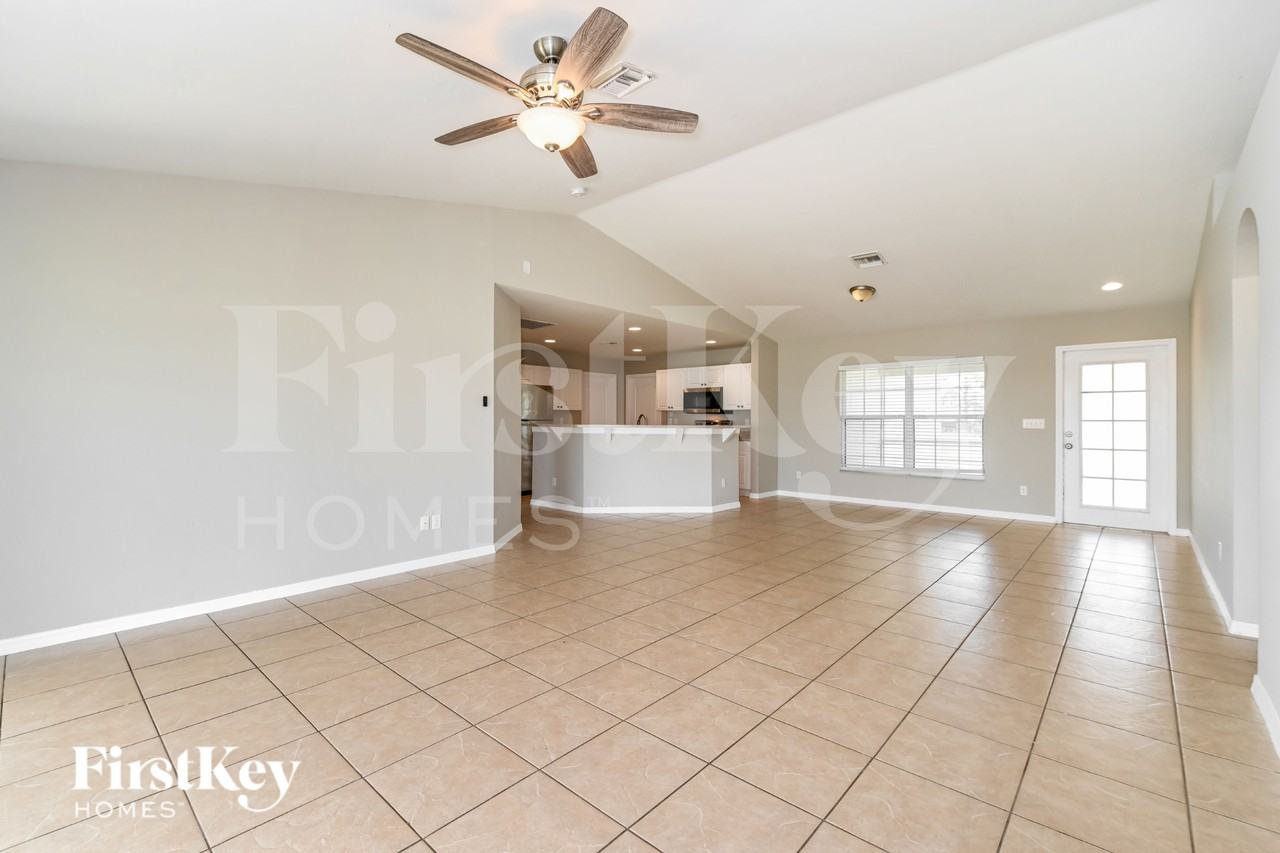 2837 Nw 27th Ave - Photo 5 of 19