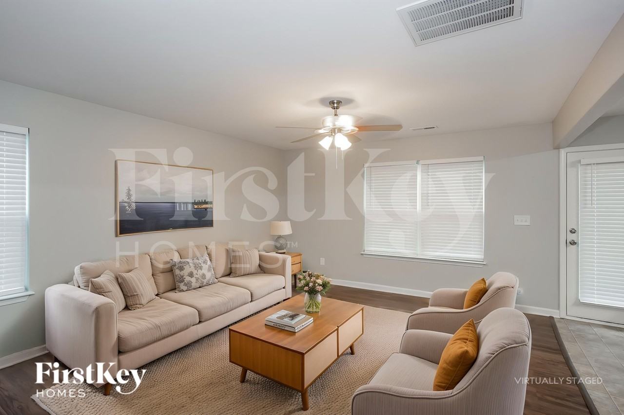 4944 Rockwood Rd - Photo 6 of 18