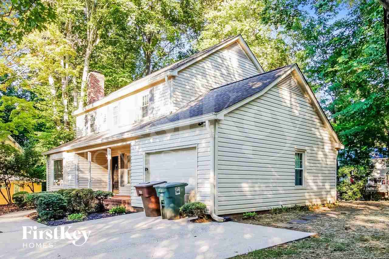 402 Willow Spring Ct - Photo 2 of 15