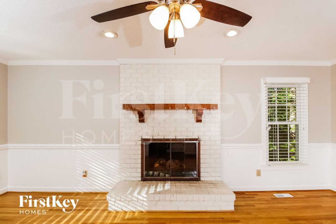 402 Willow Spring Ct - Photo 3 of 15