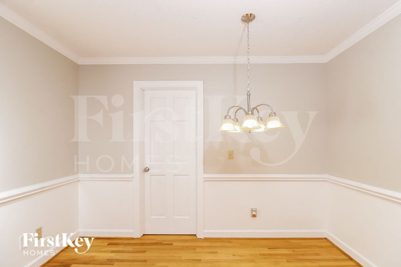 402 Willow Spring Ct - Photo 4 of 15