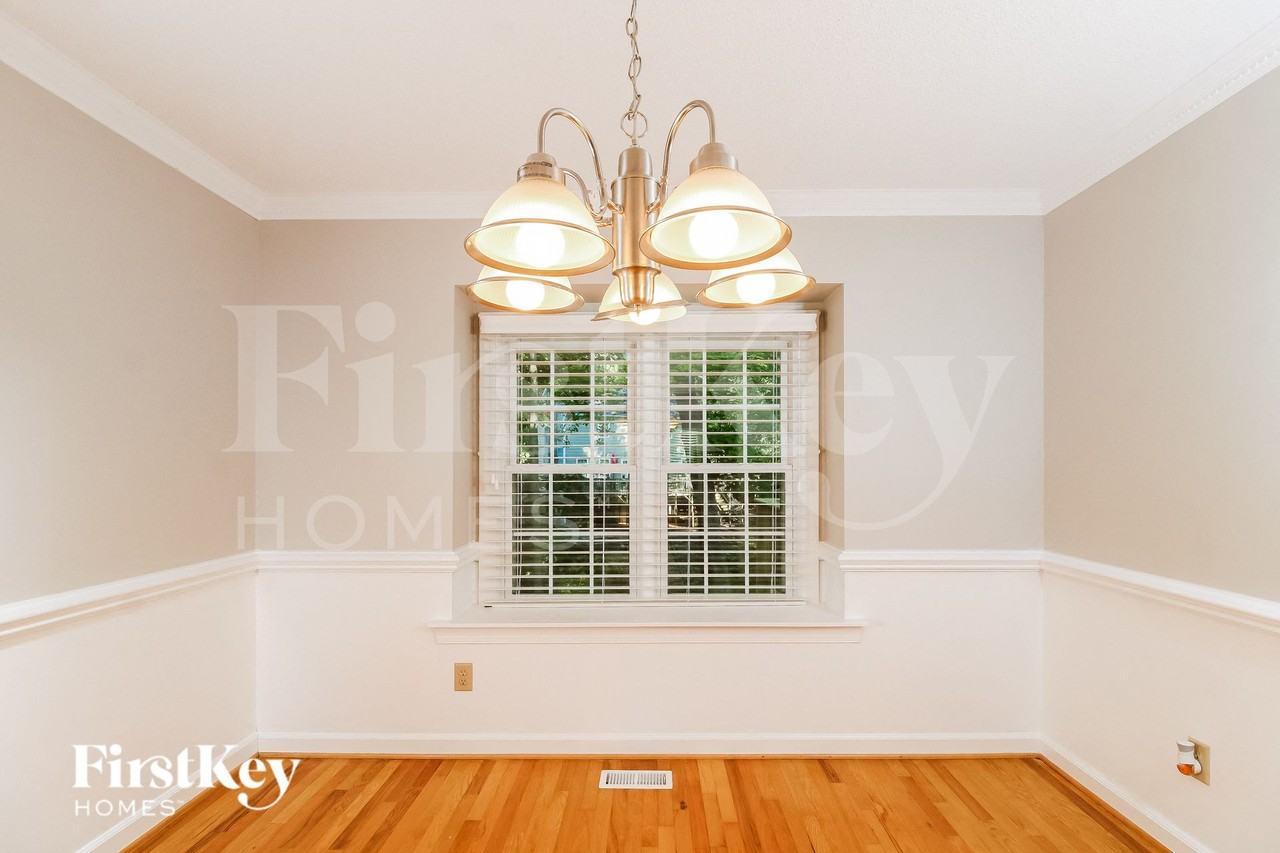 402 Willow Spring Ct - Photo 5 of 15