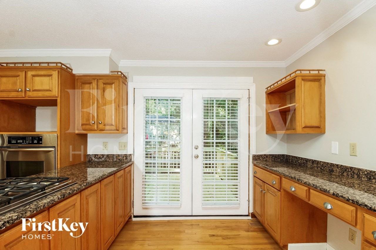 402 Willow Spring Ct - Photo 6 of 15