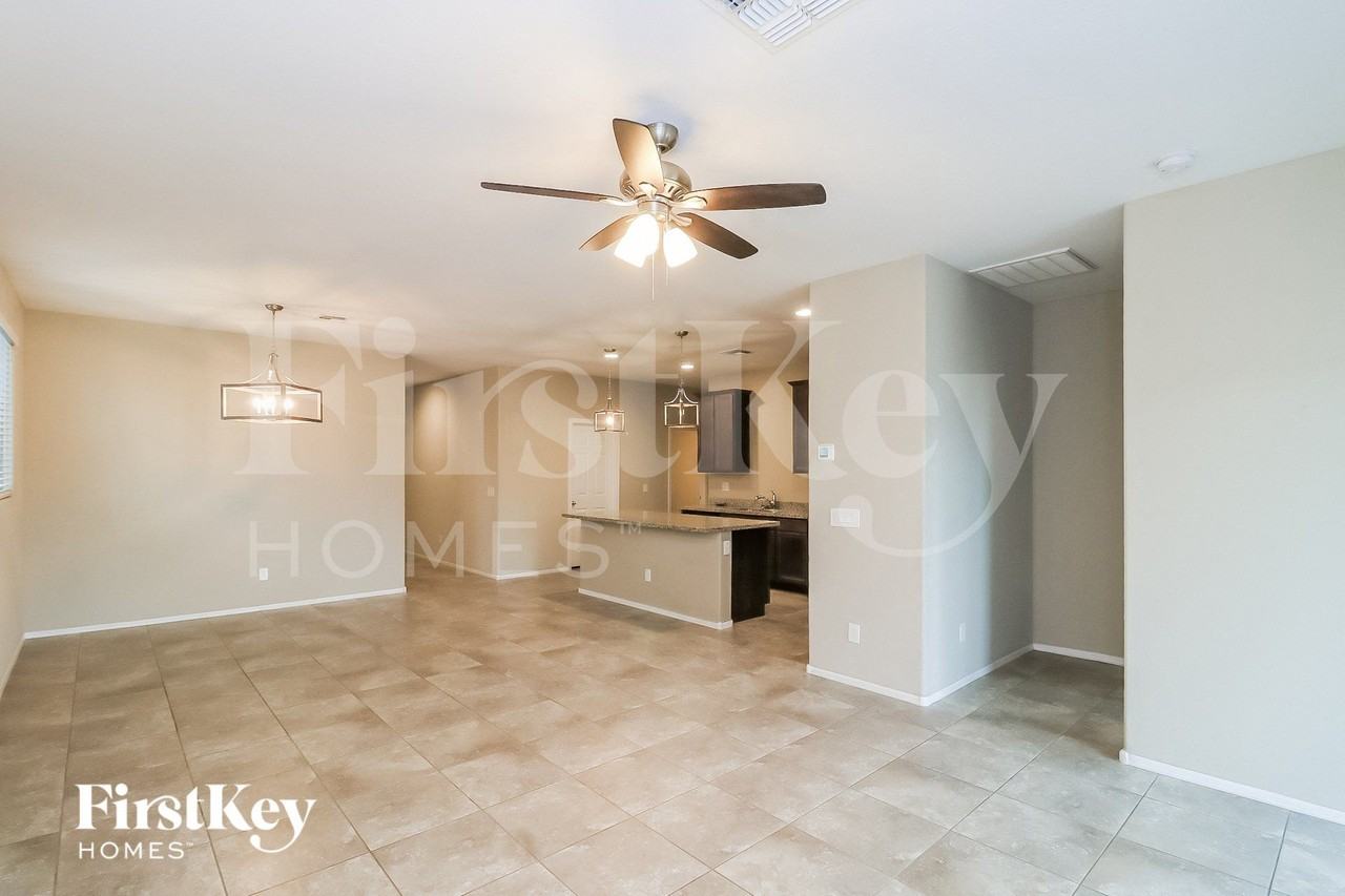 6204 W Evergreen Rd - Photo 2 of 15