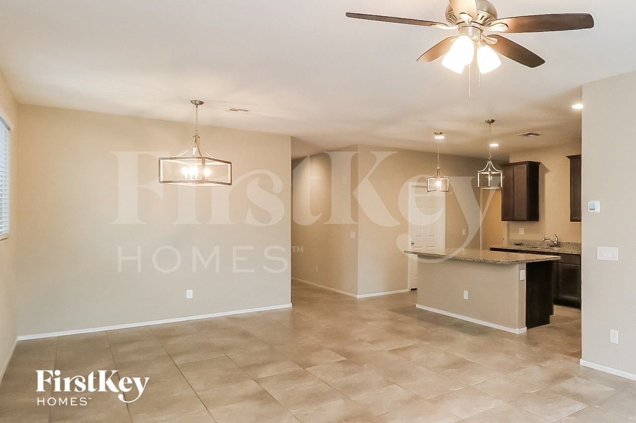 6204 W Evergreen Rd - Photo 3 of 15