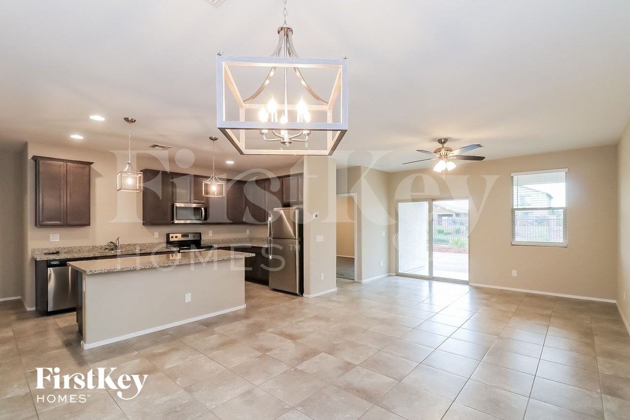 6204 W Evergreen Rd - Photo 4 of 15