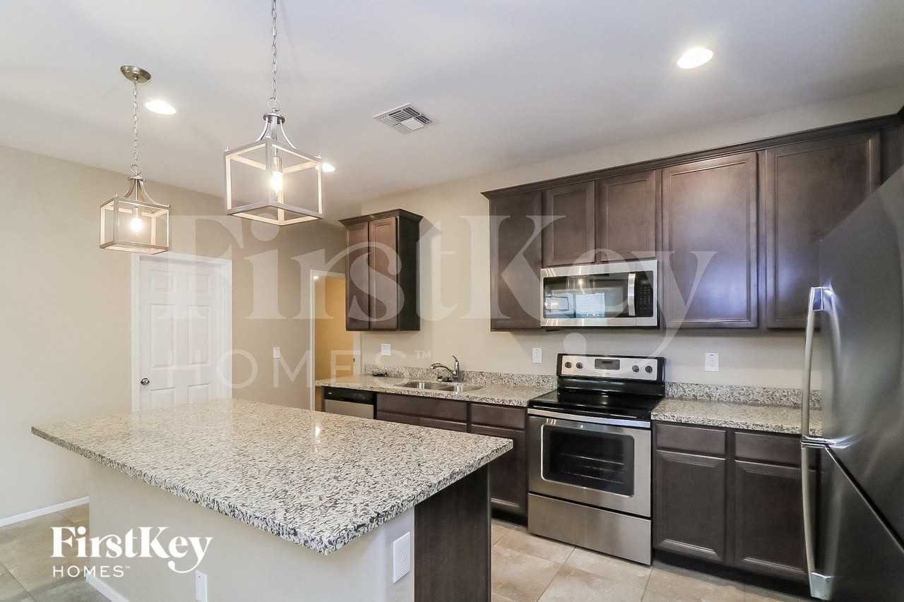 6204 W Evergreen Rd - Photo 5 of 15